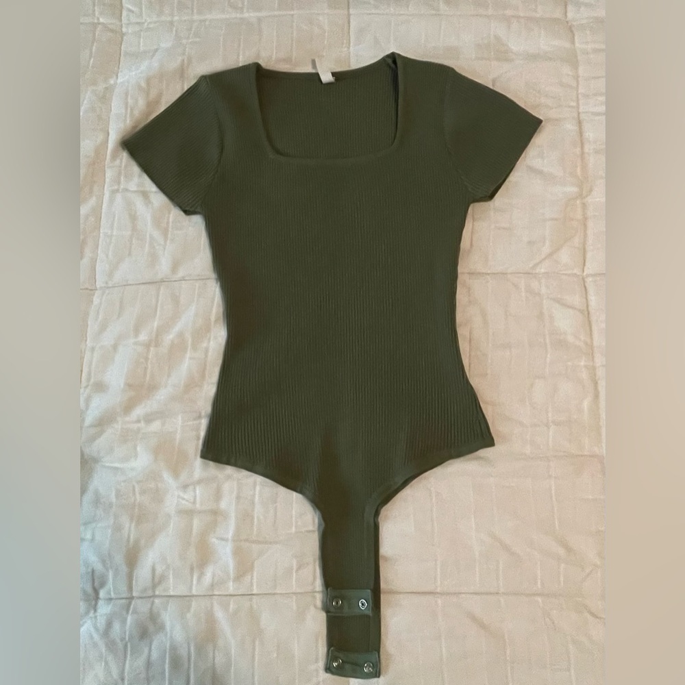 Wishes green ribbed bodysuit (M)